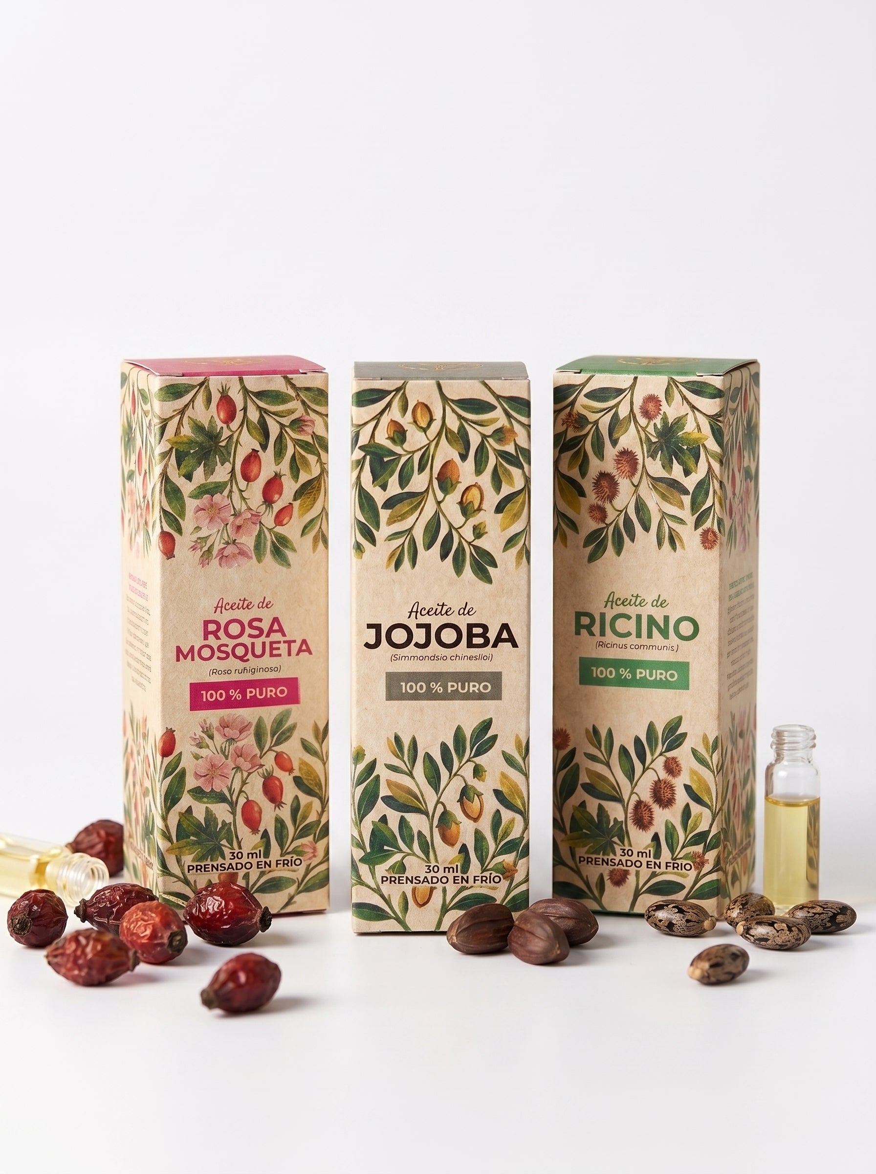 Set de tres aceites naturales puros de Amanitas: Rosa Mosqueta, Jojoba y Ricino. Presentados en empaques de cartón con ilustraciones botánicas junto a sus semillas naturales, destacando la pureza y el proceso de prensado en frío de estos aceites para cuidado facial y capilar.