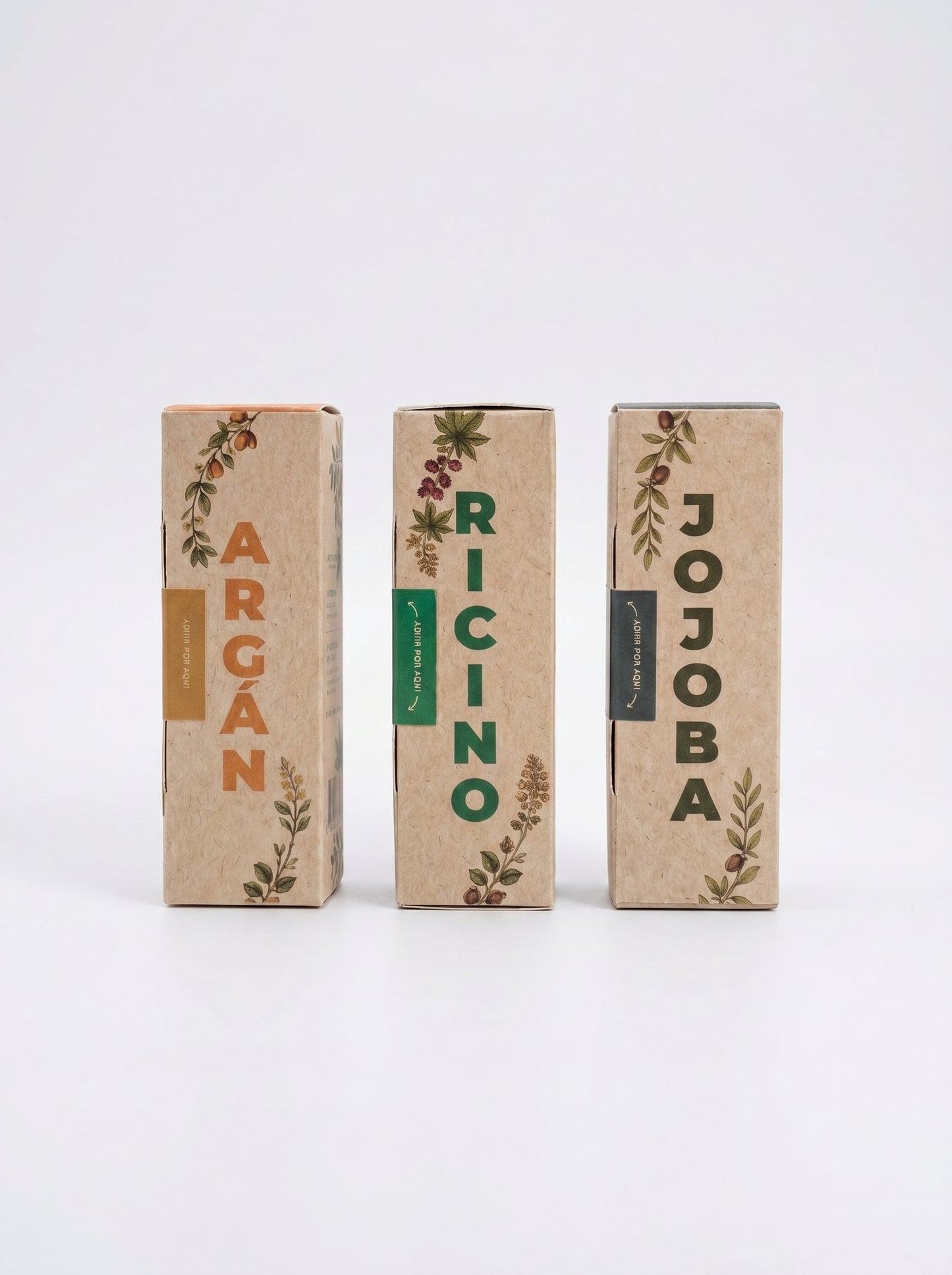 Set de tres aceites naturales de la marca Amanitas: Argán, Ricino y Jojoba. Los empaques de cartón con diseño de ilustraciones botánicas muestran la presentación premium y ecológica de la colección de aceites prensados en frío