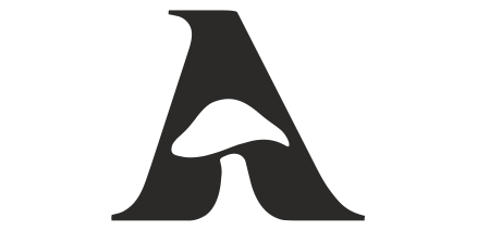 Logotipo oficial de Amanitas, marca de cosmética botánica natural, con tipografía elegante y el distintivo icono del hongo.